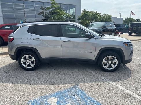 Used 2024 Jeep Compass Latitude AWD/4WD image 32