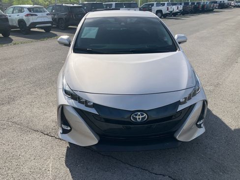 Used 2019 Toyota Prius Prime Advanced image 2