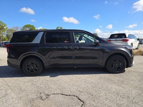 New 2026 Kia Carnival FWD image 9