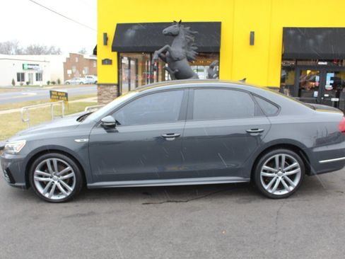 Used 2018 Volkswagen Passat 2.0T R-Line w/ R-Line Lighting Package FWD image 19