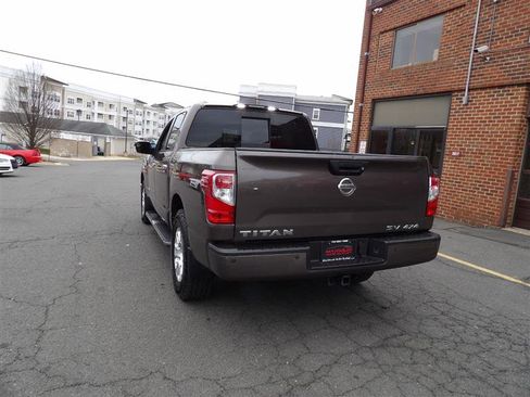 Used 2017 Nissan Titan SV image 5