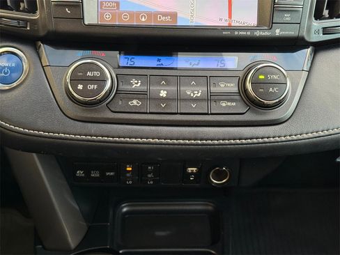 Used 2016 Toyota RAV4 Limited image 18