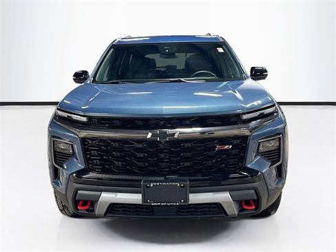 Used 2024 Chevrolet Traverse Z71 image 2