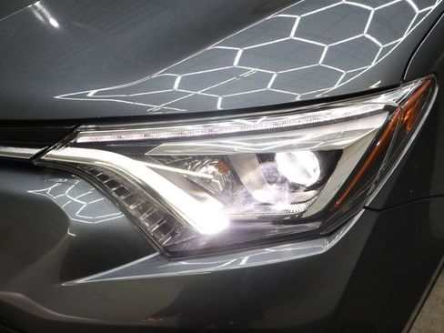 Used 2016 Toyota RAV4 Limited AWD/4WD image 28