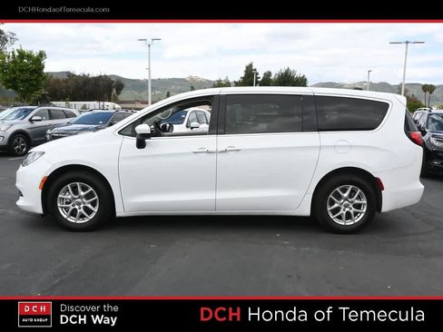 Used 2022 Chrysler Voyager LX FWD image 4