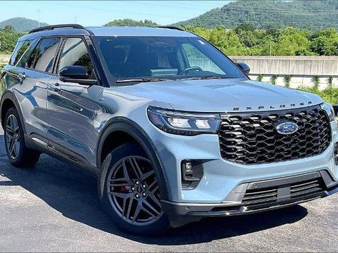 Certified 2025 Ford Explorer ST-Line w/ Premium Package AWD/4WD image 2