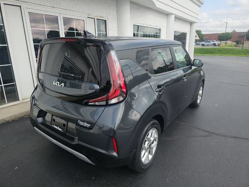 Used 2023 Kia Soul LX w/ LX Technology Package FWD image 4