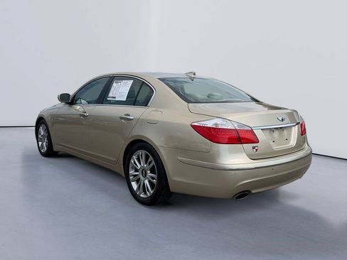 Used 2011 Hyundai Genesis 3.8 w/ Technology Pkg 4 RWD image 5