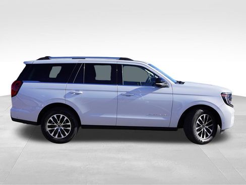 Certified 2025 Ford Expedition Platinum AWD/4WD image 3