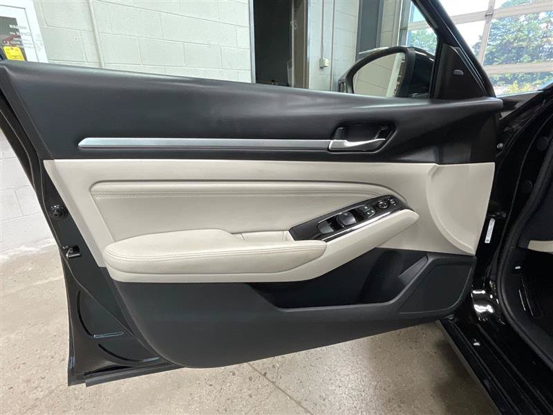 Used 2023 Nissan Altima 2.5 SV w/ SV Premium Package FWD image 10