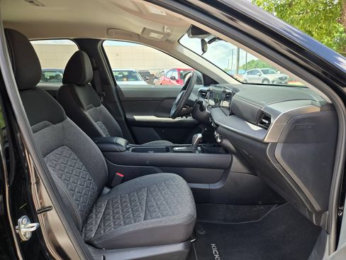 Used 2025 Nissan Kicks SV FWD image 24