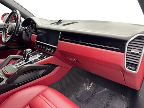 Used 2020 Porsche Cayenne w/ Premium Package image 51