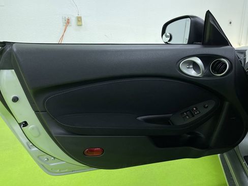 Used 2020 Nissan 370Z w/ Sport Package image 17