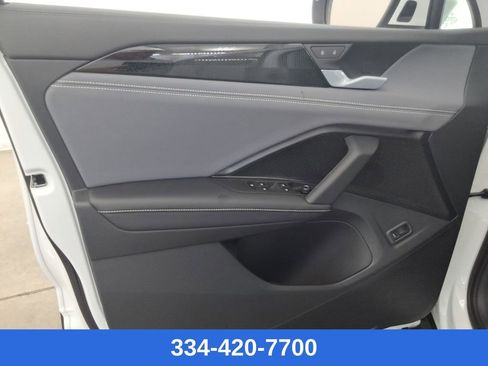 New 2025 Volkswagen Tiguan SE AWD/4WD image 17