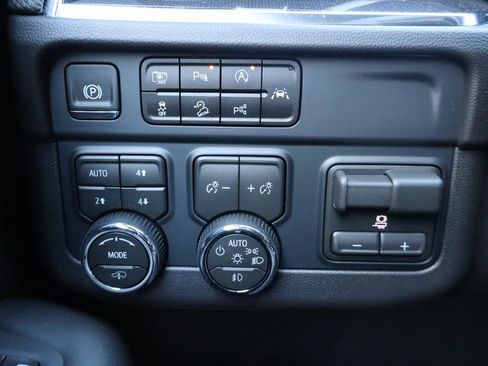 New 2026 Chevrolet Suburban RST AWD/4WD image 17