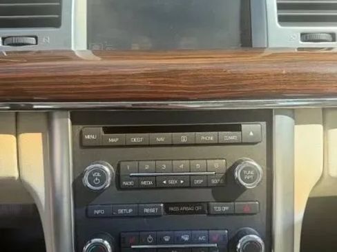 Used 2012 Lincoln MKS AWD image 11