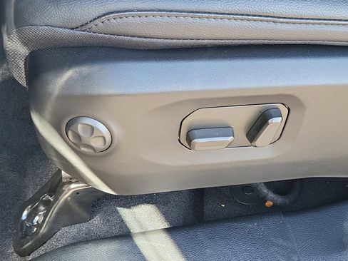 New 2025 Jeep Gladiator High Tide image 18