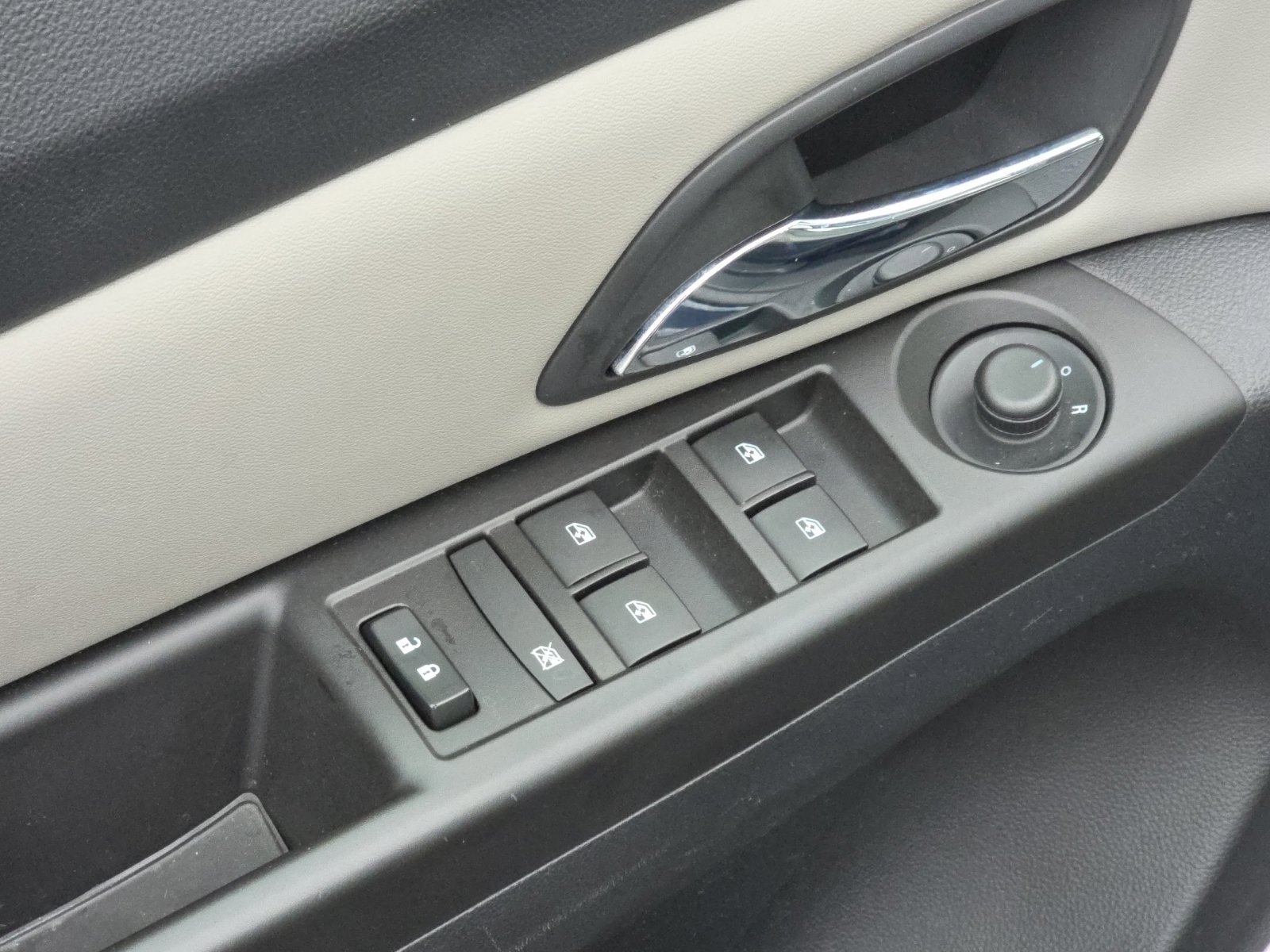 Used 2016 Chevrolet Cruze LT w/ Sun And Sound Package FWD image 20