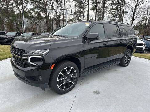 Used 2021 Chevrolet Suburban RST w/ Luxury Package image 5