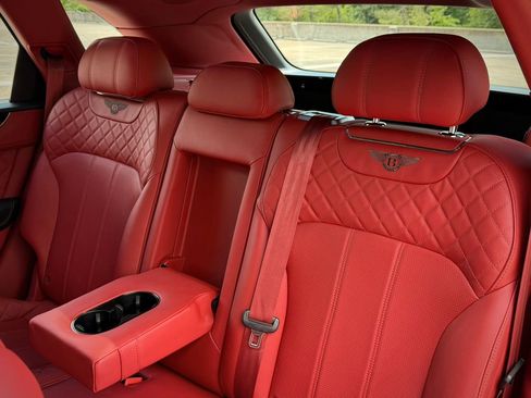Used 2019 Bentley Bentayga AWD/4WD image 22