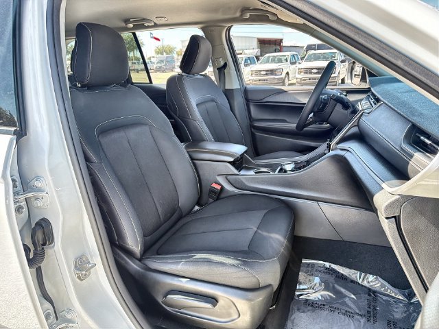 Used 2024 Jeep Grand Cherokee Laredo RWD image 23