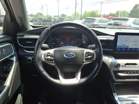 Certified 2022 Ford Explorer XLT w/ Equipment Group 202A AWD/4WD image 15
