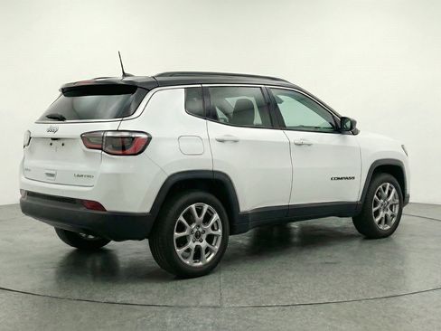 Used 2025 Jeep Compass Limited AWD/4WD image 9