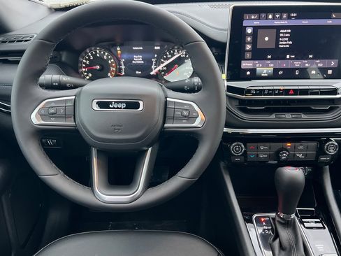 New 2026 Jeep Compass Latitude image 12