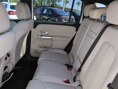 Used 2025 Mercedes-Benz GLB 250 image 14