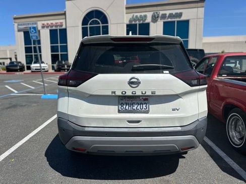 Used 2021 Nissan Rogue SV image 5