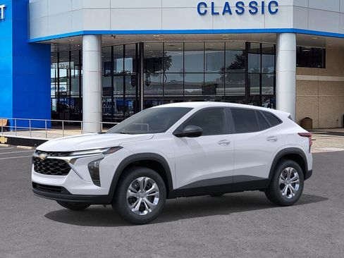 New 2026 Chevrolet Trax LS image 2