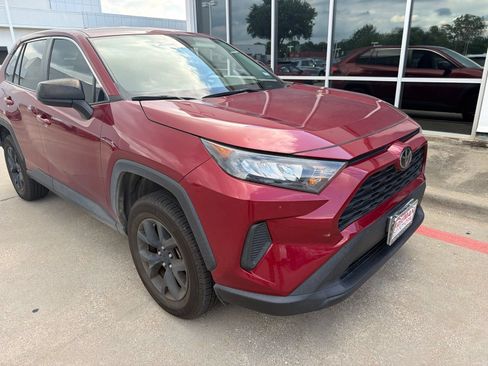 Used 2022 Toyota RAV4 LE FWD image 4