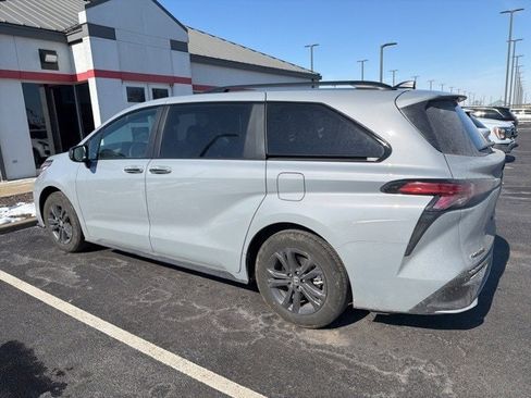 Used 2026 Toyota Sienna XSE image 17