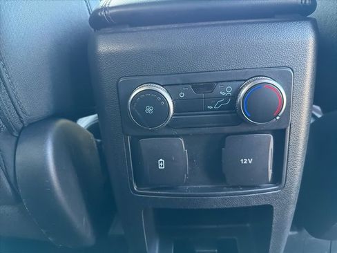 Used 2022 Ford Explorer XLT image 34