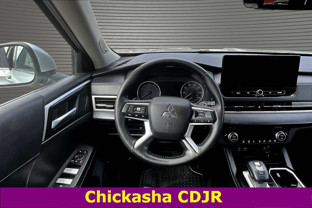 Used 2025 Mitsubishi Outlander SE AWD/4WD image 8