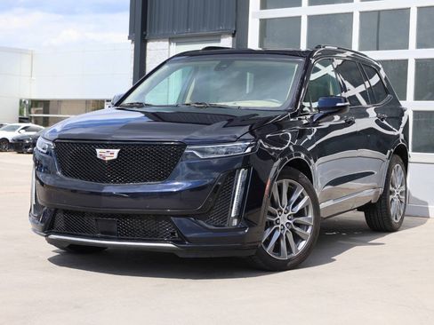 Used 2021 Cadillac XT6 Sport w/ Platinum Package AWD/4WD image 3
