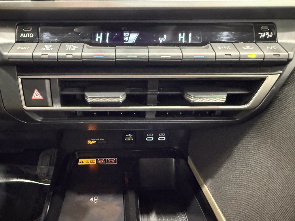 Used 2025 Toyota Camry LE FWD image 35