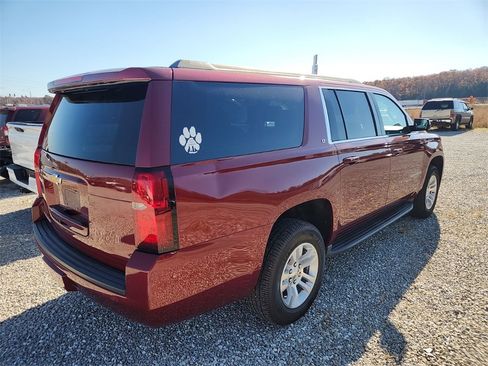 Used 2018 Chevrolet Suburban LT w/ Luxury Package image 5
