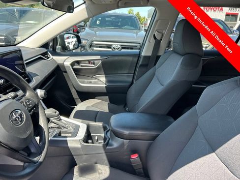 Used 2025 Toyota RAV4 XLE w/ Convenience Package FWD image 2