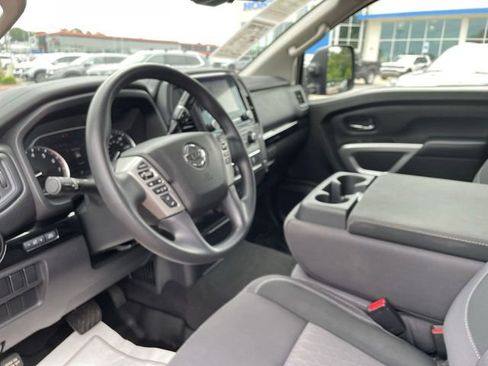 Used 2022 Nissan Titan SV AWD/4WD image 15