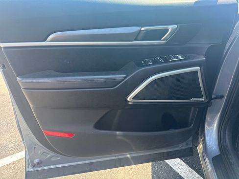 Used 2020 Kia Telluride LX FWD image 13