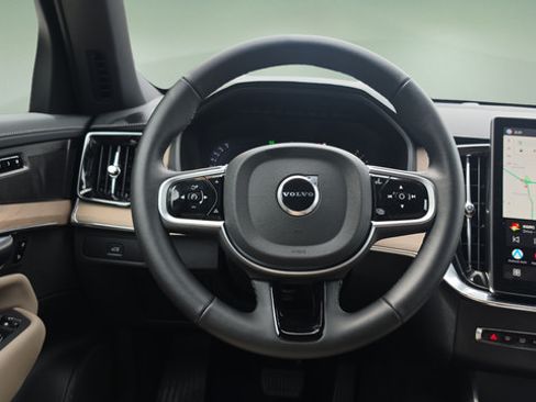 Used 2025 Volvo XC90 B6 Plus AWD/4WD image 11