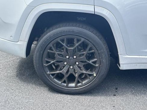 New 2026 Jeep Grand Cherokee Summit AWD/4WD image 17