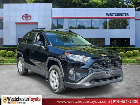 Used 2021 Toyota RAV4 XLE AWD/4WD image 1