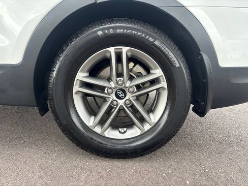 Used 2017 Hyundai Santa Fe Sport FWD image 32