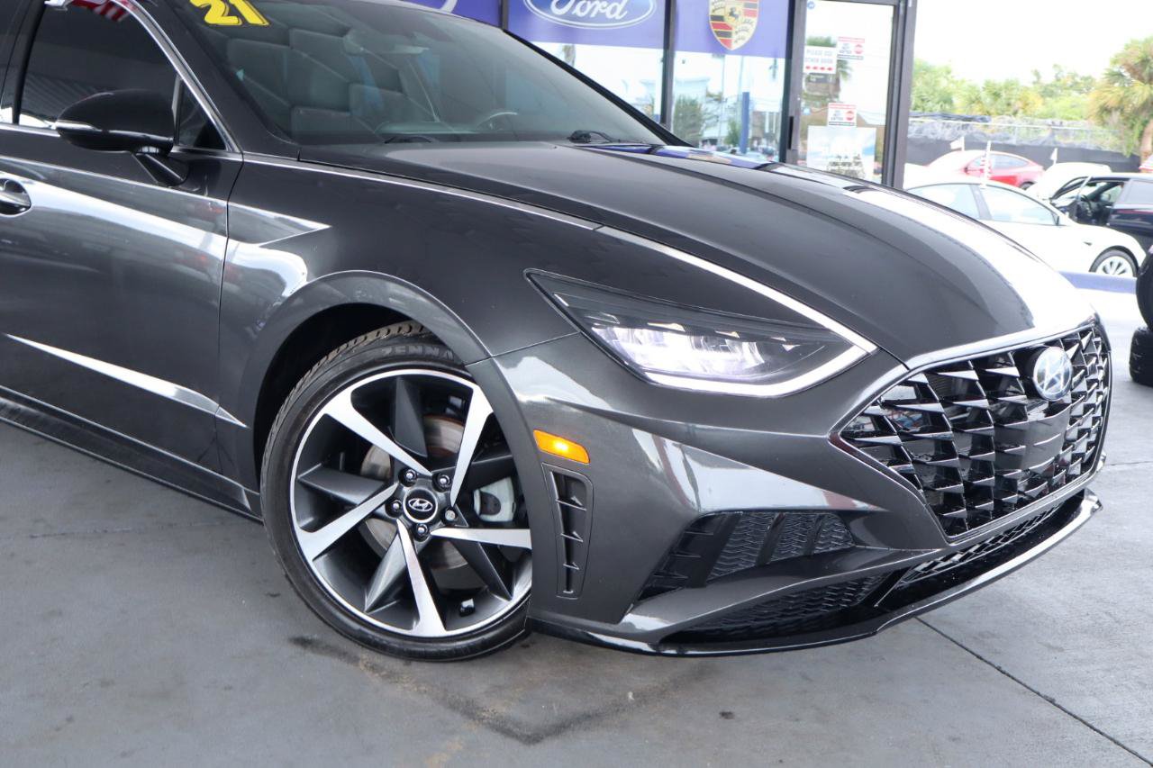 Used 2021 Hyundai Sonata SEL Plus w/ Tech Package FWD image 2