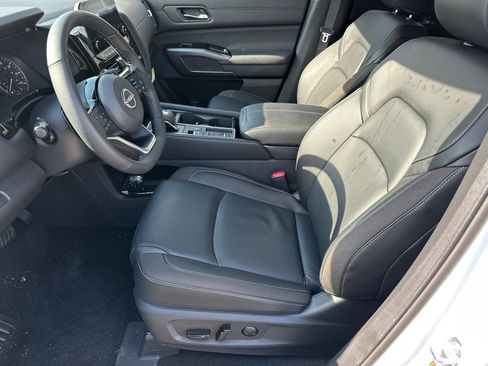 New 2025 Nissan Pathfinder SL w/ SL Premium Package image 9