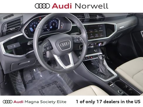 Used 2025 Audi Q3 2.0T Premium w/ Convenience Package AWD/4WD image 2