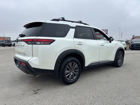 Used 2024 Nissan Pathfinder SV image 5