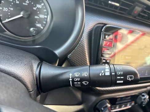 Used 2021 Nissan Kicks SV FWD image 36